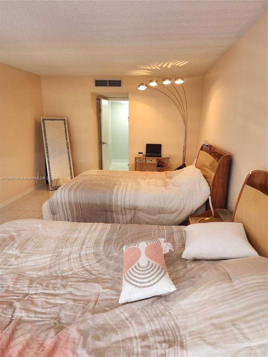 Small Image of 1890 SOUTH OCEAN DR #607, Hallandale Beach Number 14