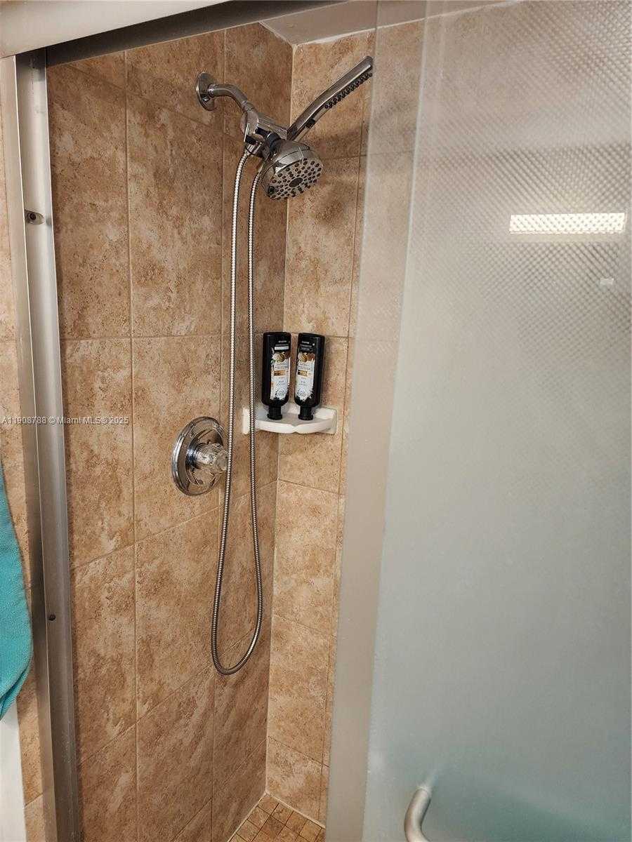 Small Image of 1890 SOUTH OCEAN DR #607, Hallandale Beach Number 15