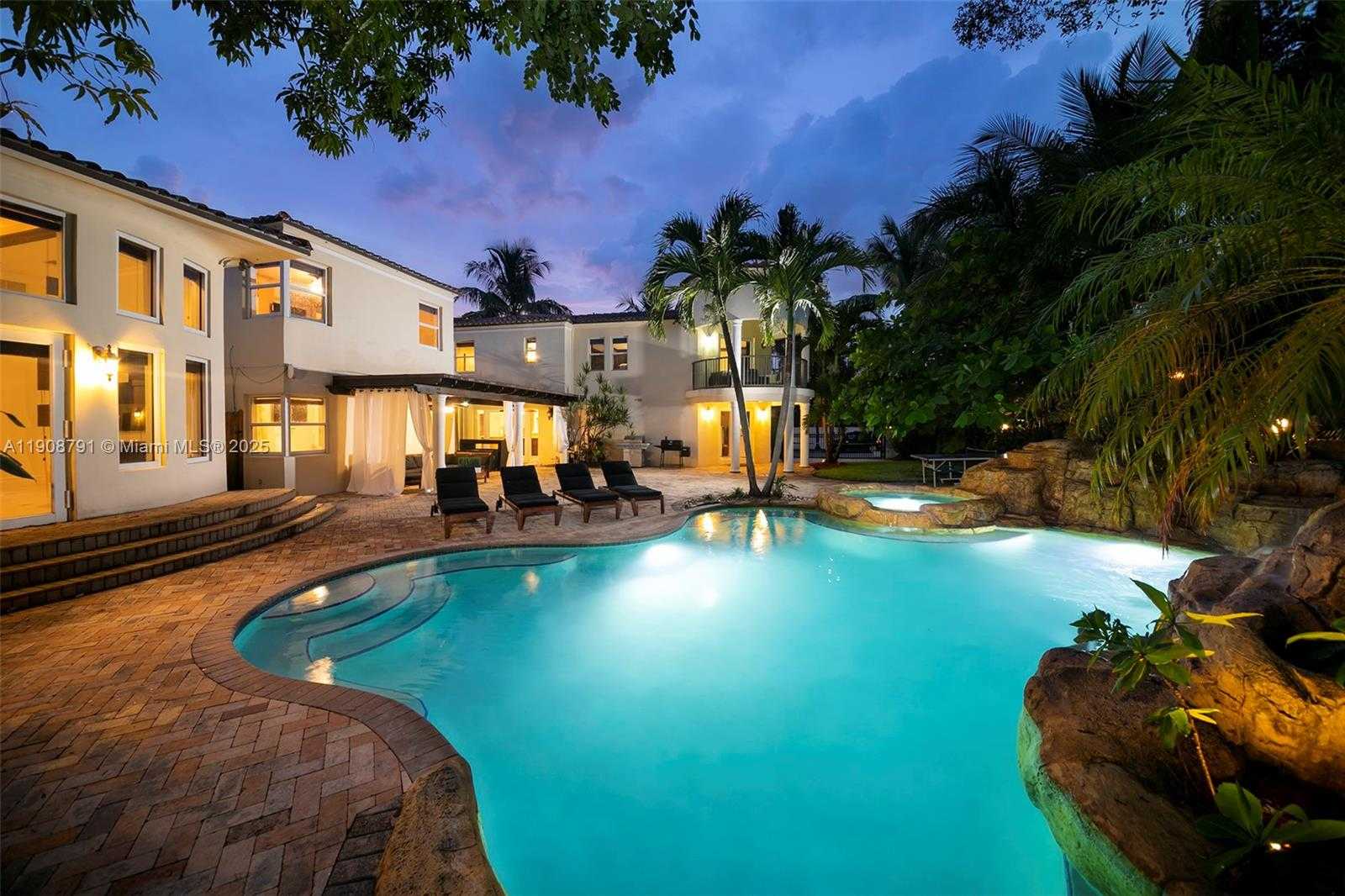 Small Image of 1051 NORTH EAST 89TH ST, Miami Number 2