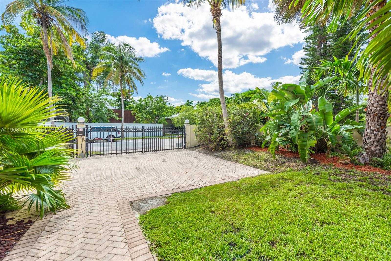 Small Image of 1051 NORTH EAST 89TH ST, Miami Number 49