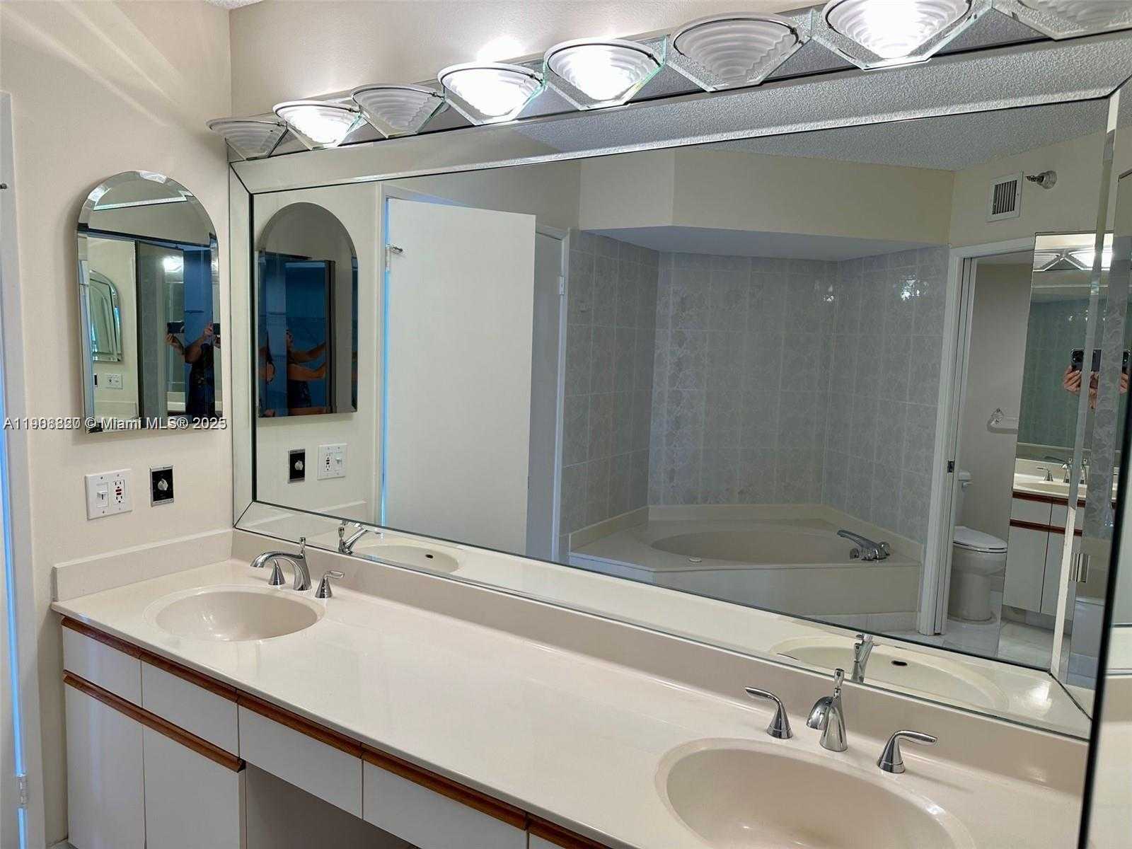 Small Image of 19101 NORTH EAST 36TH CT #2008, Aventura Number 12