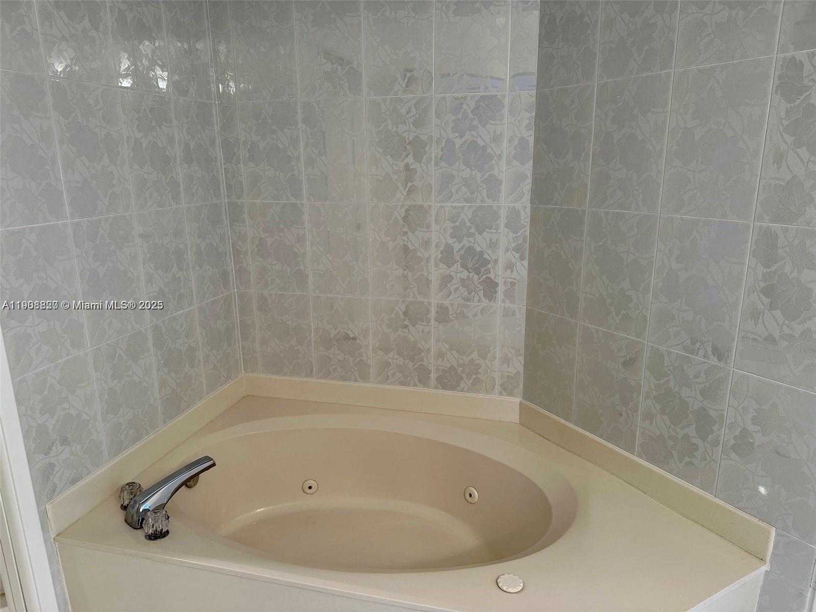 Small Image of 19101 NORTH EAST 36TH CT #2008, Aventura Number 14