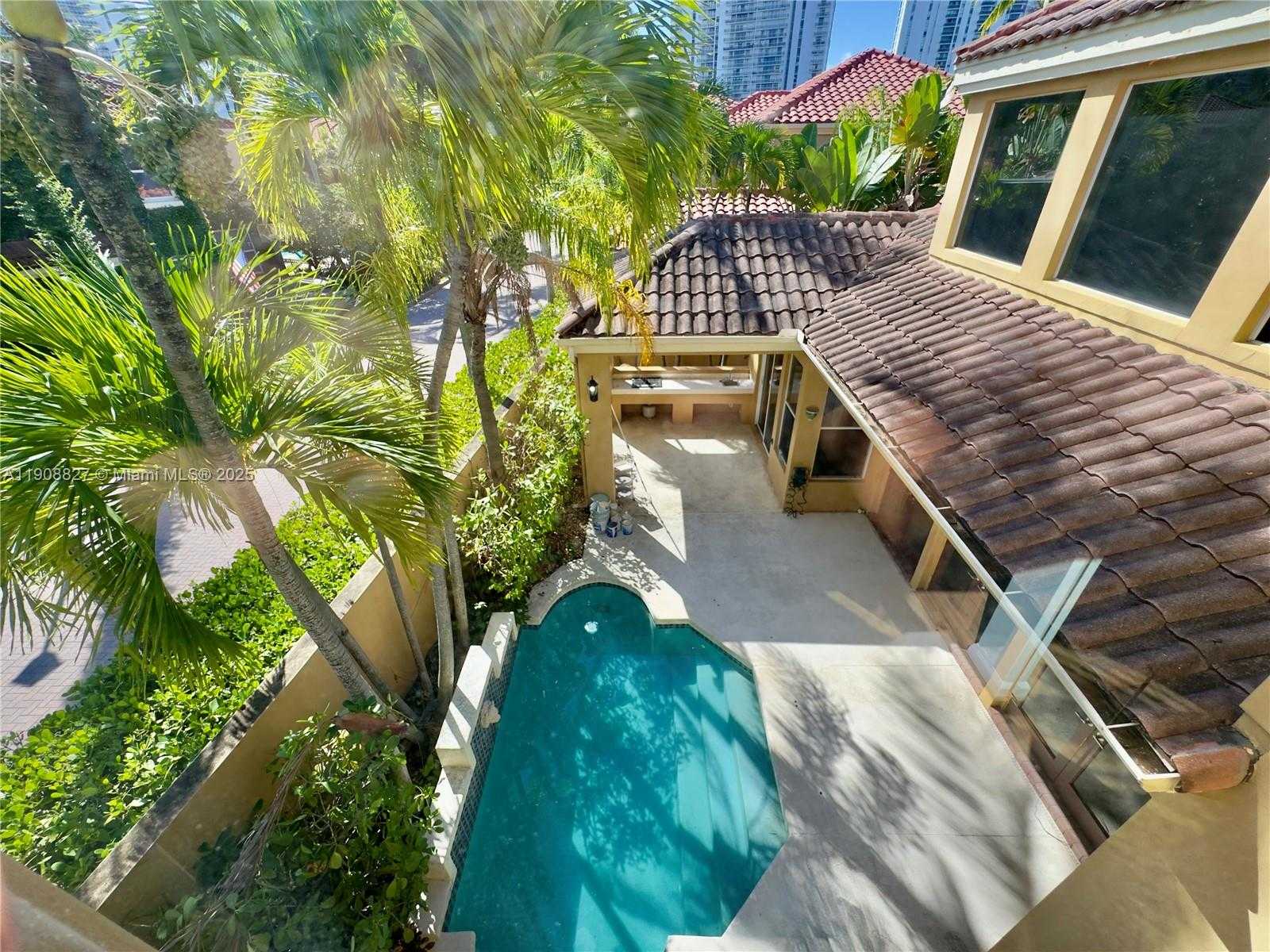 Small Image of 3728 NORTH EAST 208TH TER #3728, Aventura Number 1