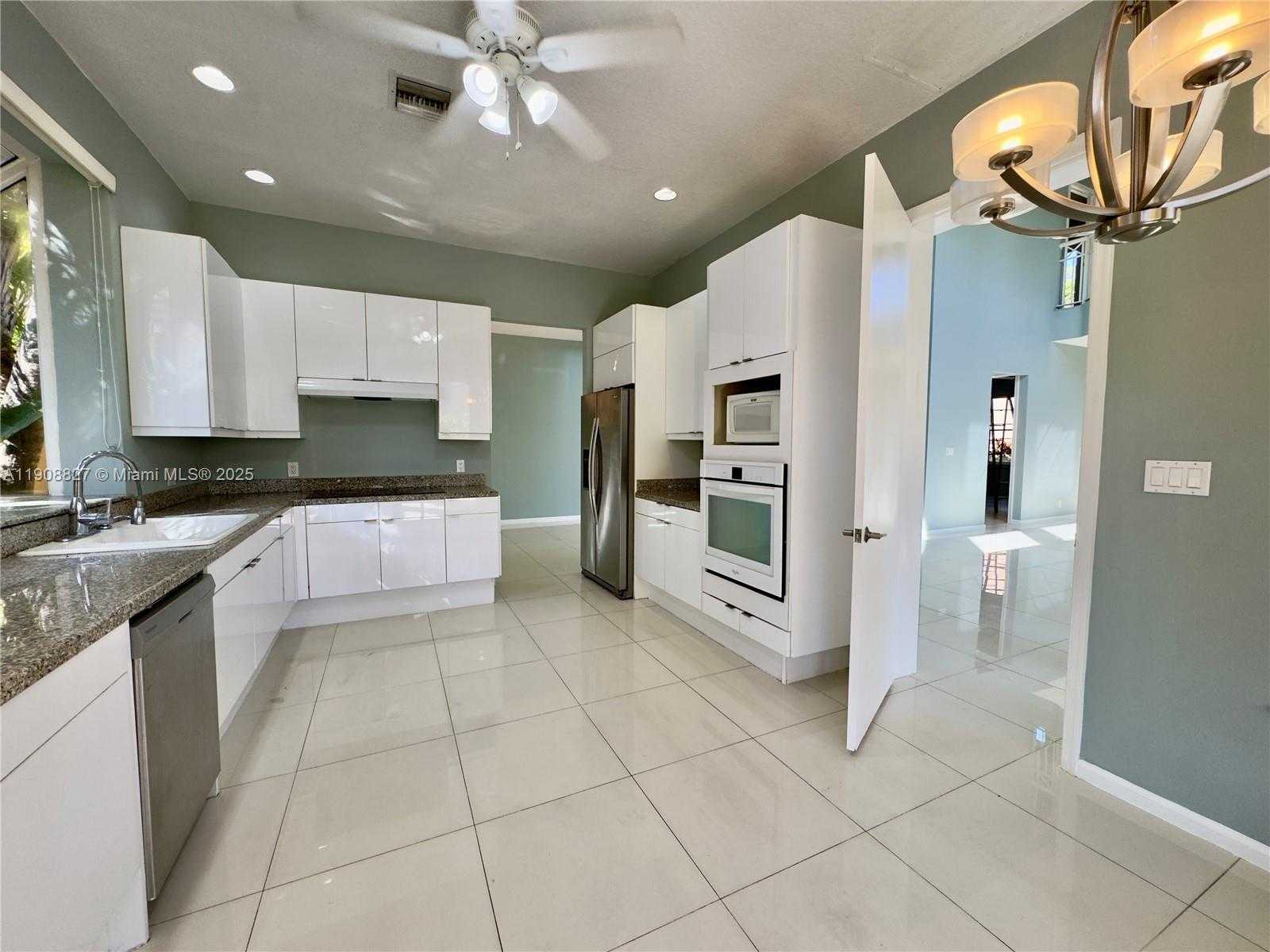 Small Image of 3728 NORTH EAST 208TH TER #3728, Aventura Number 11