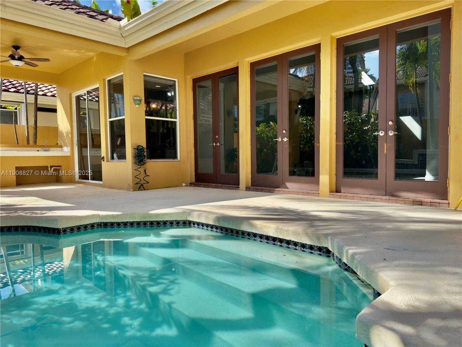 Small Image of 3728 NORTH EAST 208TH TER #3728, Aventura Number 16