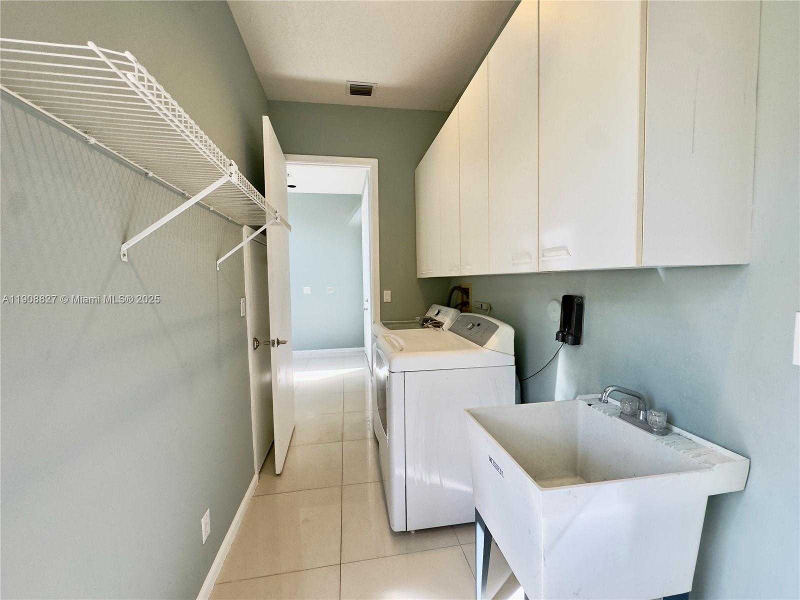 Small Image of 3728 NORTH EAST 208TH TER #3728, Aventura Number 23