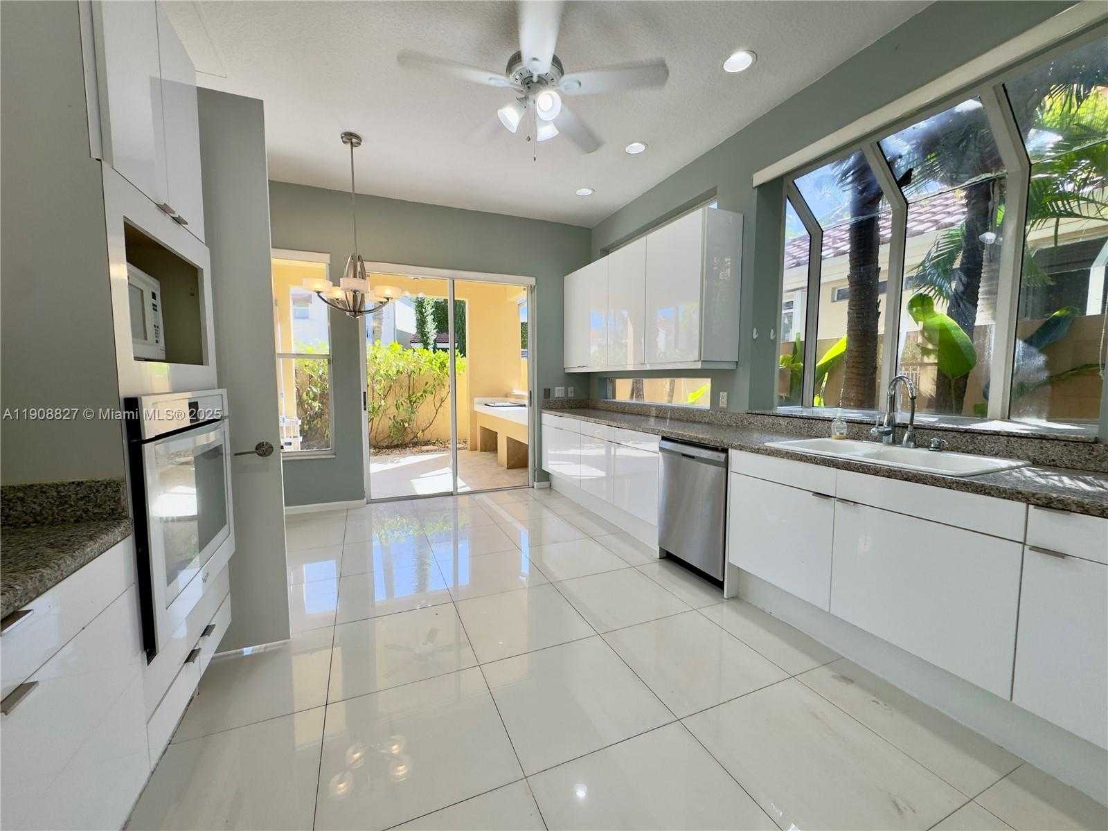 Small Image of 3728 NORTH EAST 208TH TER #3728, Aventura Number 9