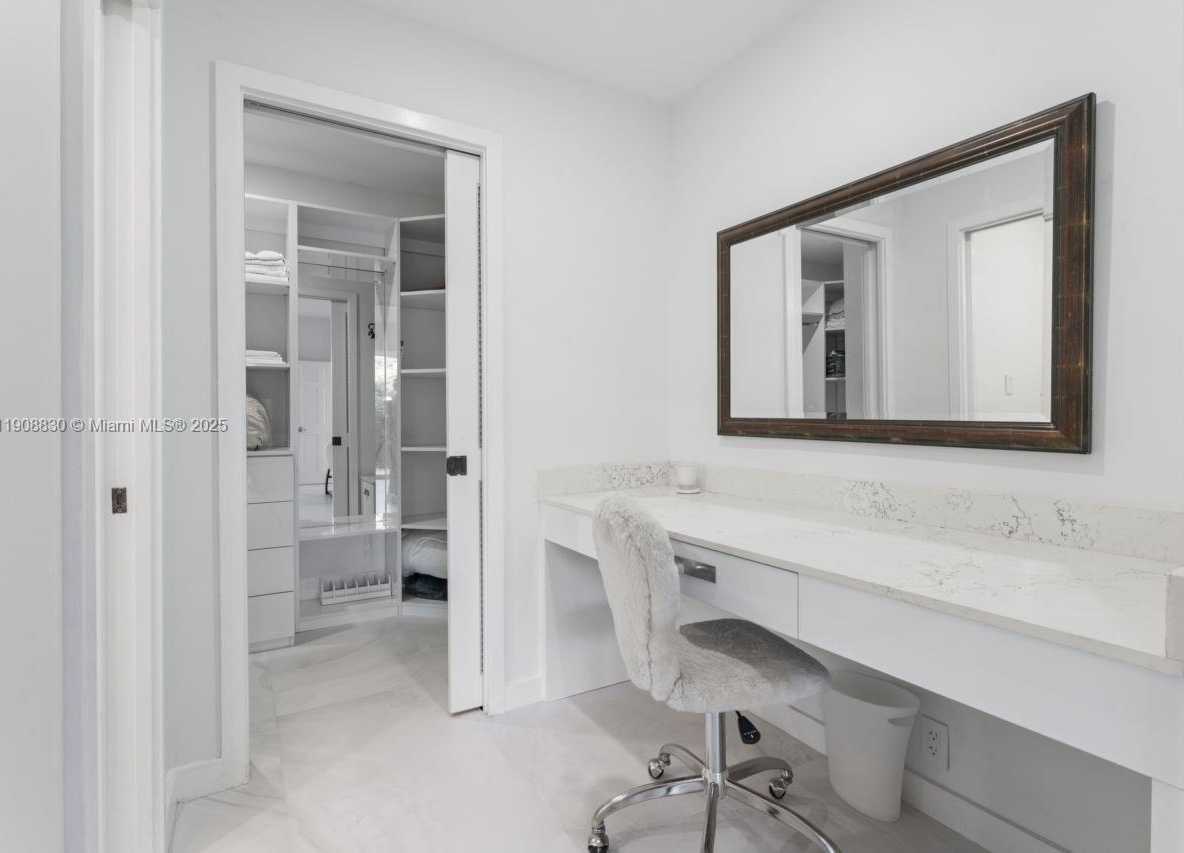 Small Image of 19217 FISHER ISLAND DR #19217, Miami Beach Number 17