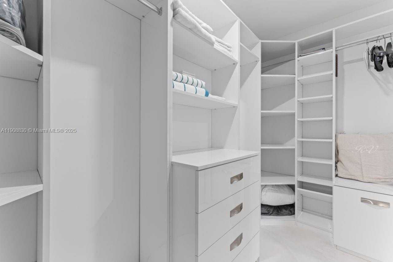 Small Image of 19217 FISHER ISLAND DR #19217, Miami Beach Number 20