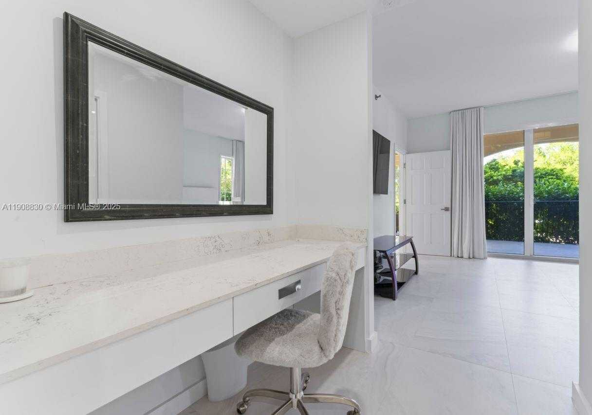 Small Image of 19217 FISHER ISLAND DR #19217, Miami Beach Number 21
