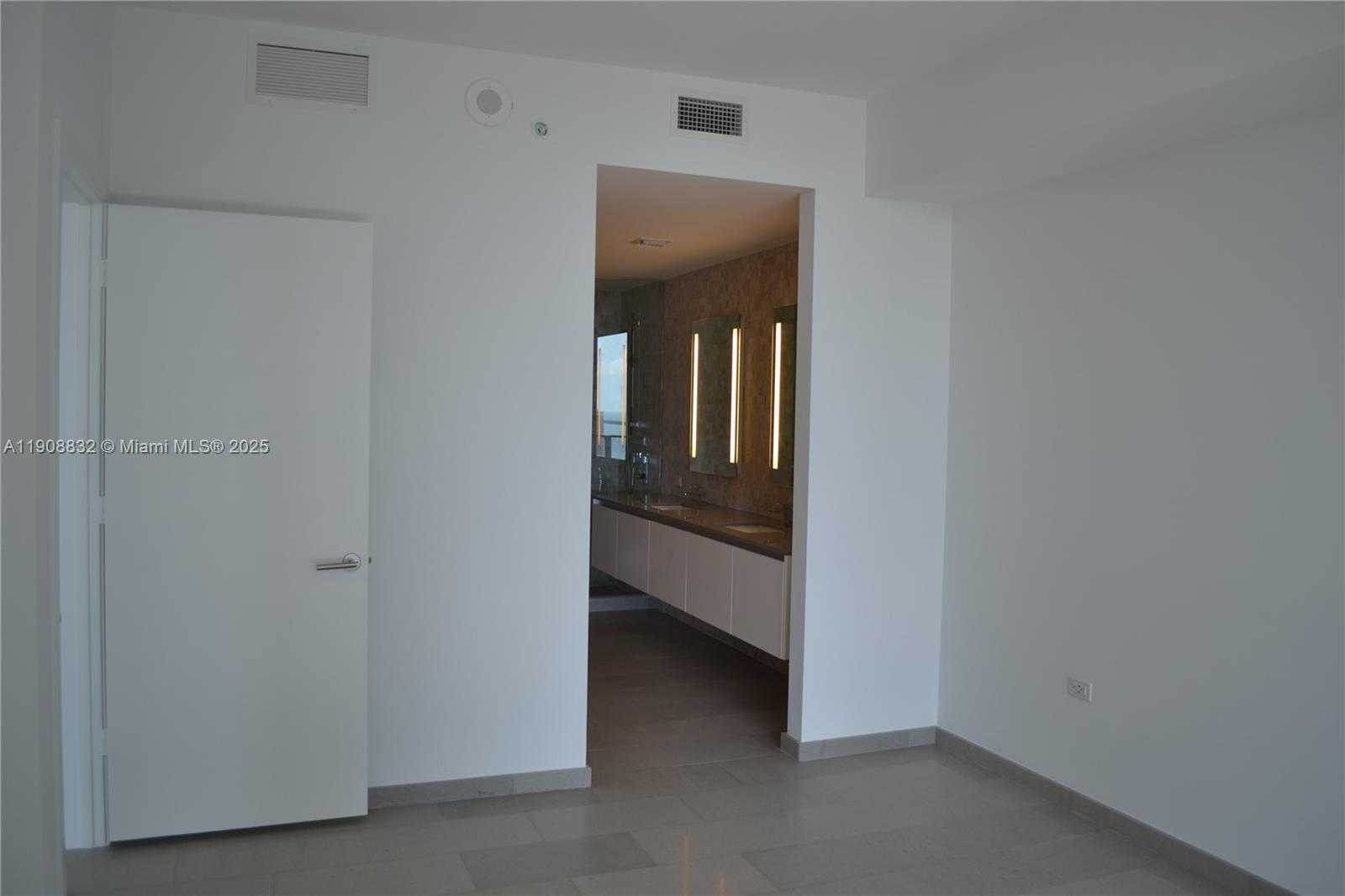 Small Image of 68 SOUTH EAST 6TH ST #1709, Miami Number 22