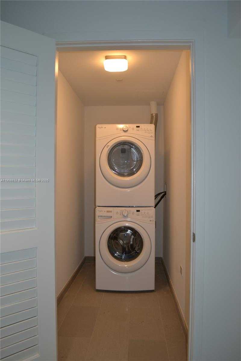 Small Image of 68 SOUTH EAST 6TH ST #1709, Miami Number 23