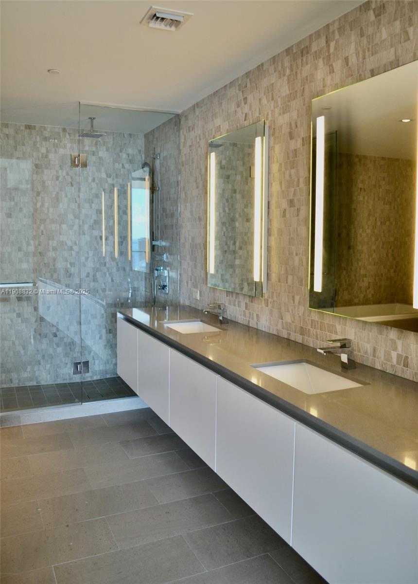 Small Image of 68 SOUTH EAST 6TH ST #1709, Miami Number 4