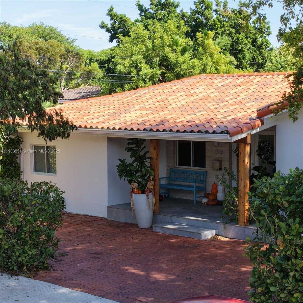 Small Image of 1345 SOUTH WEST 60TH CT, West Miami Number 21