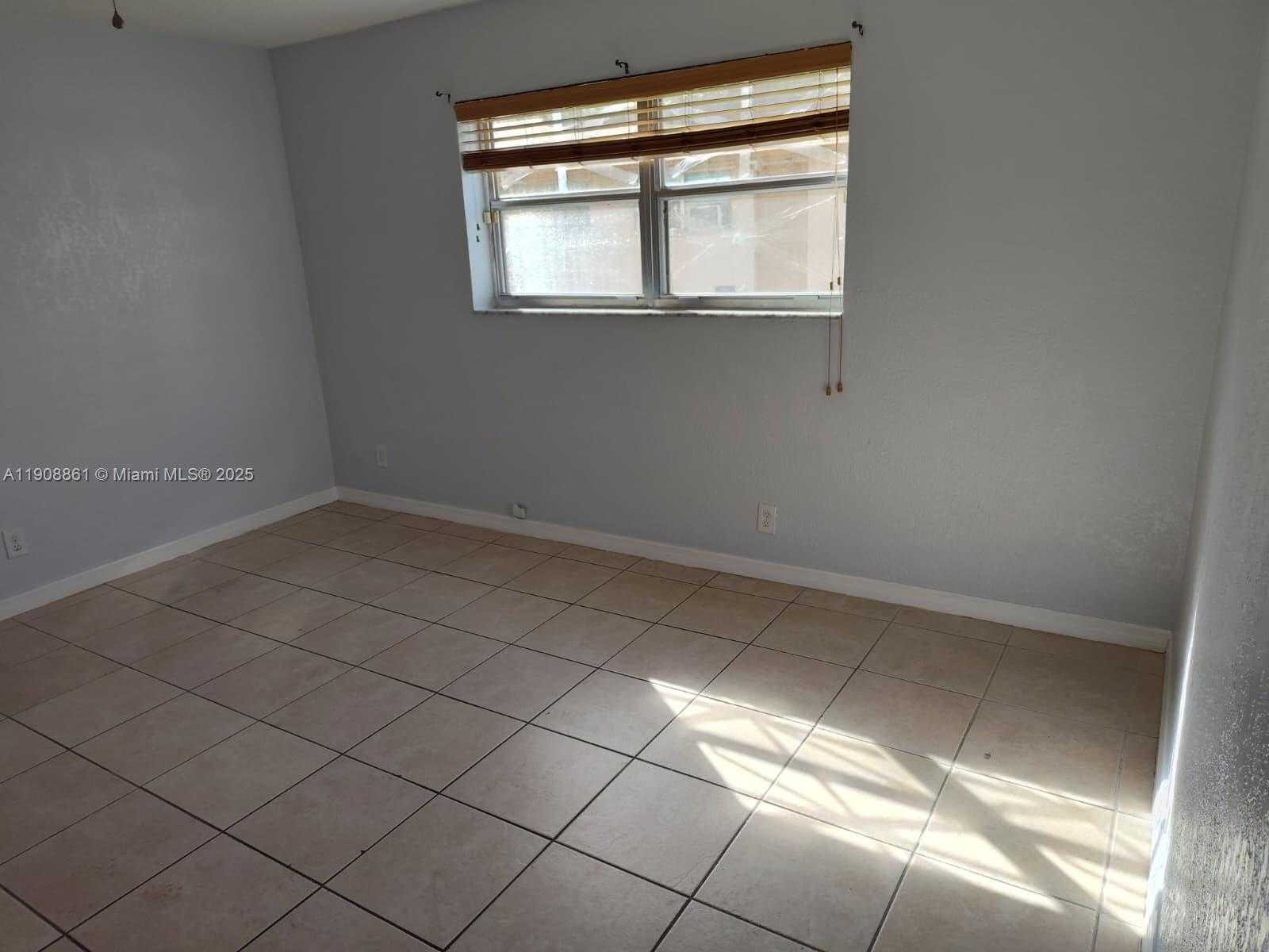 Small Image of Hallandale Beach Number 14