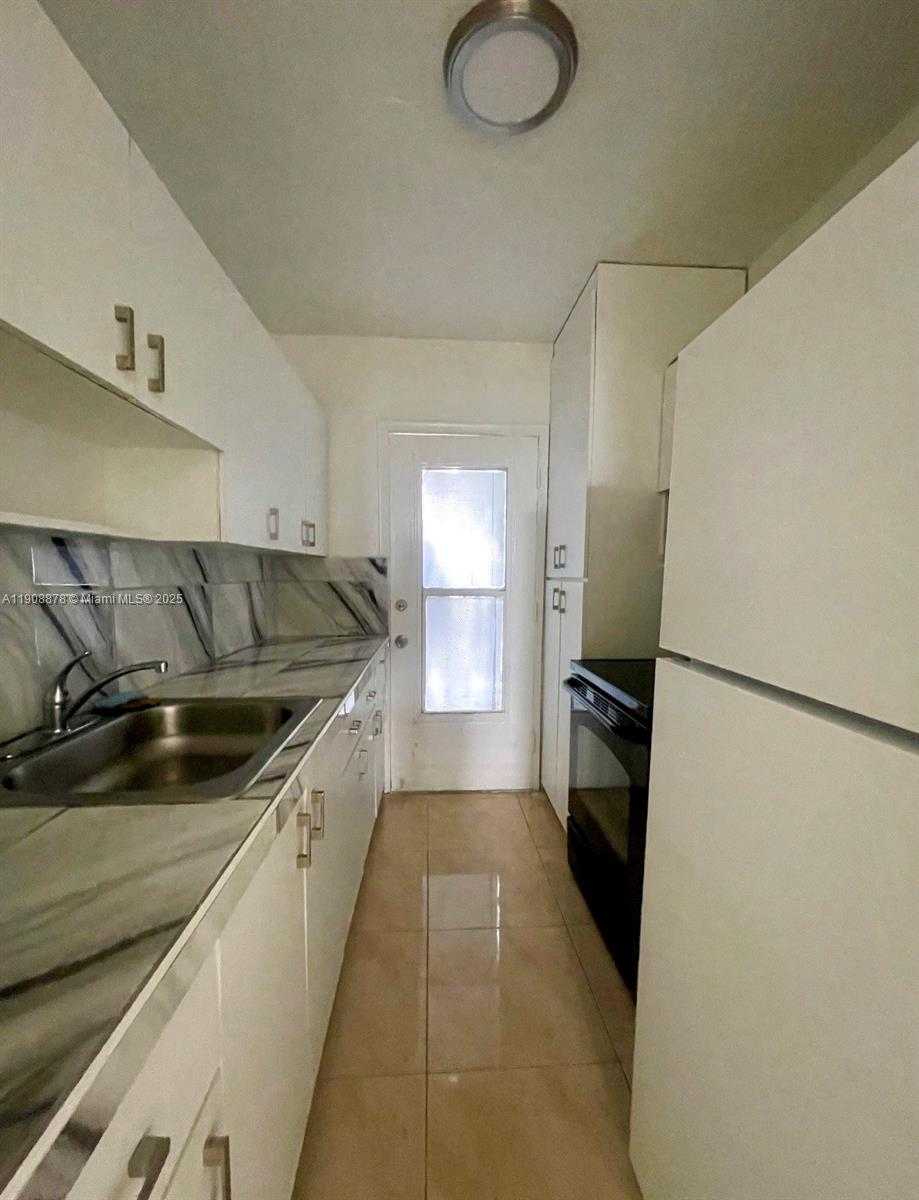 Small Image of 7271 GARY AVE #3, Miami Beach Number 4