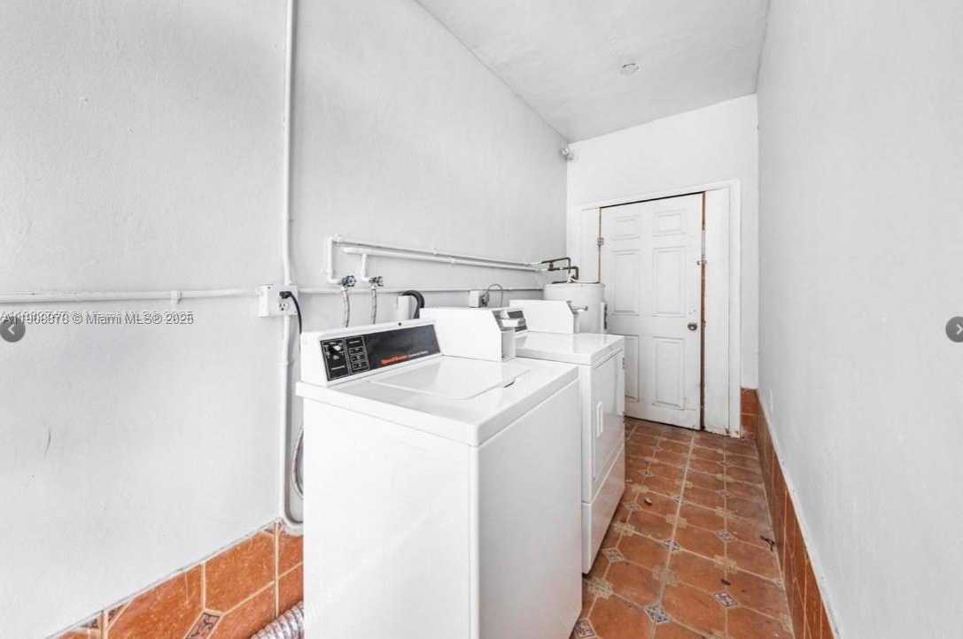 Small Image of 7271 GARY AVE #3, Miami Beach Number 6