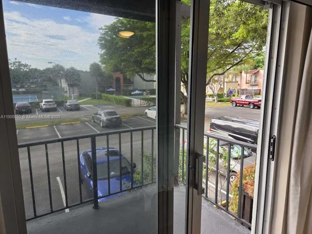 Small Image of 10824 NORTH KENDALL DR #S28, Miami Number 32