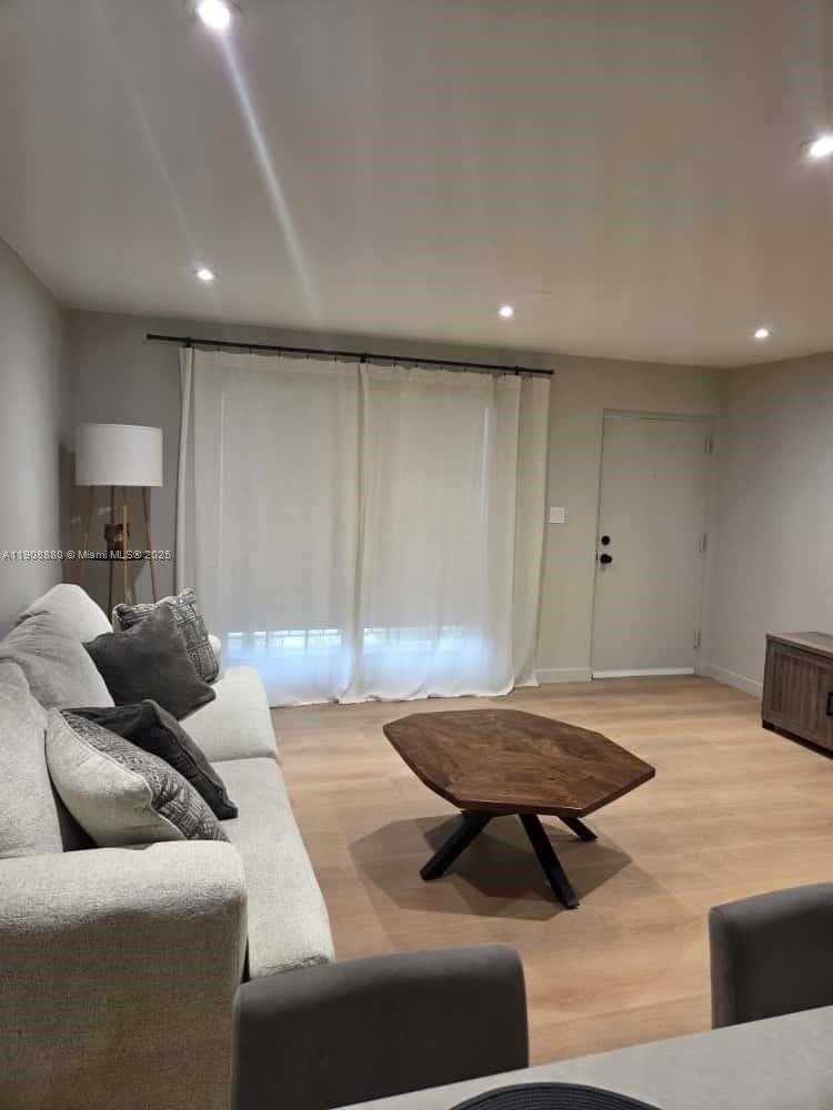 Small Image of 10824 NORTH KENDALL DR #S28, Miami Number 6