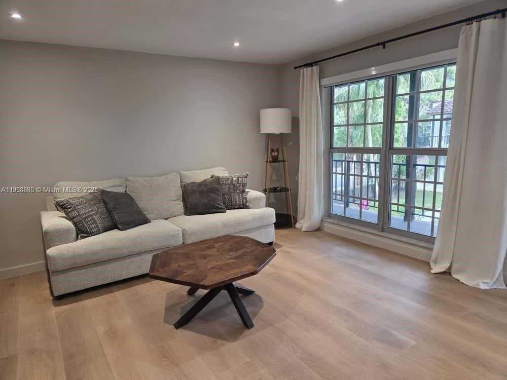 Small Image of 10824 NORTH KENDALL DR #S28, Miami Number 8