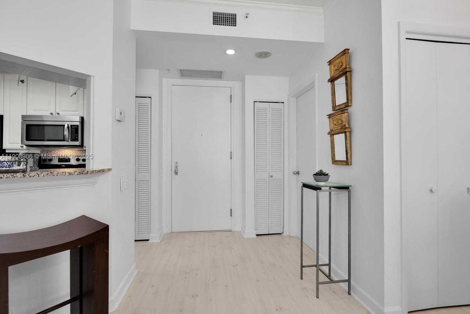 Small Image of 888 BRICKELL KEY DR #1001, Miami Number 5