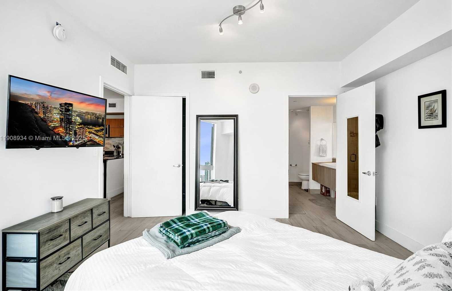 Small Image of 350 SOUTH MIAMI AVE #3205, Miami Number 11