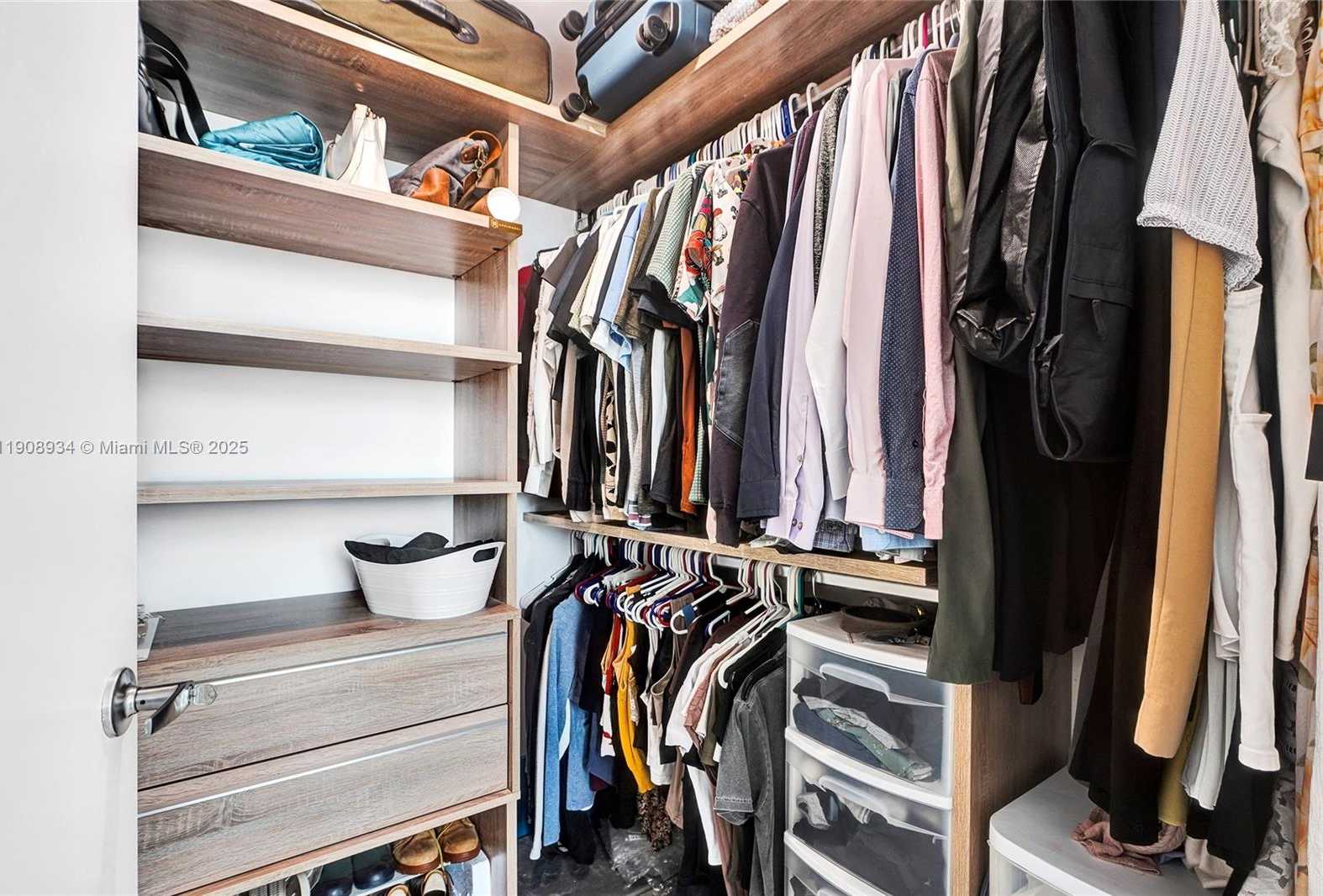 Small Image of 350 SOUTH MIAMI AVE #3205, Miami Number 13