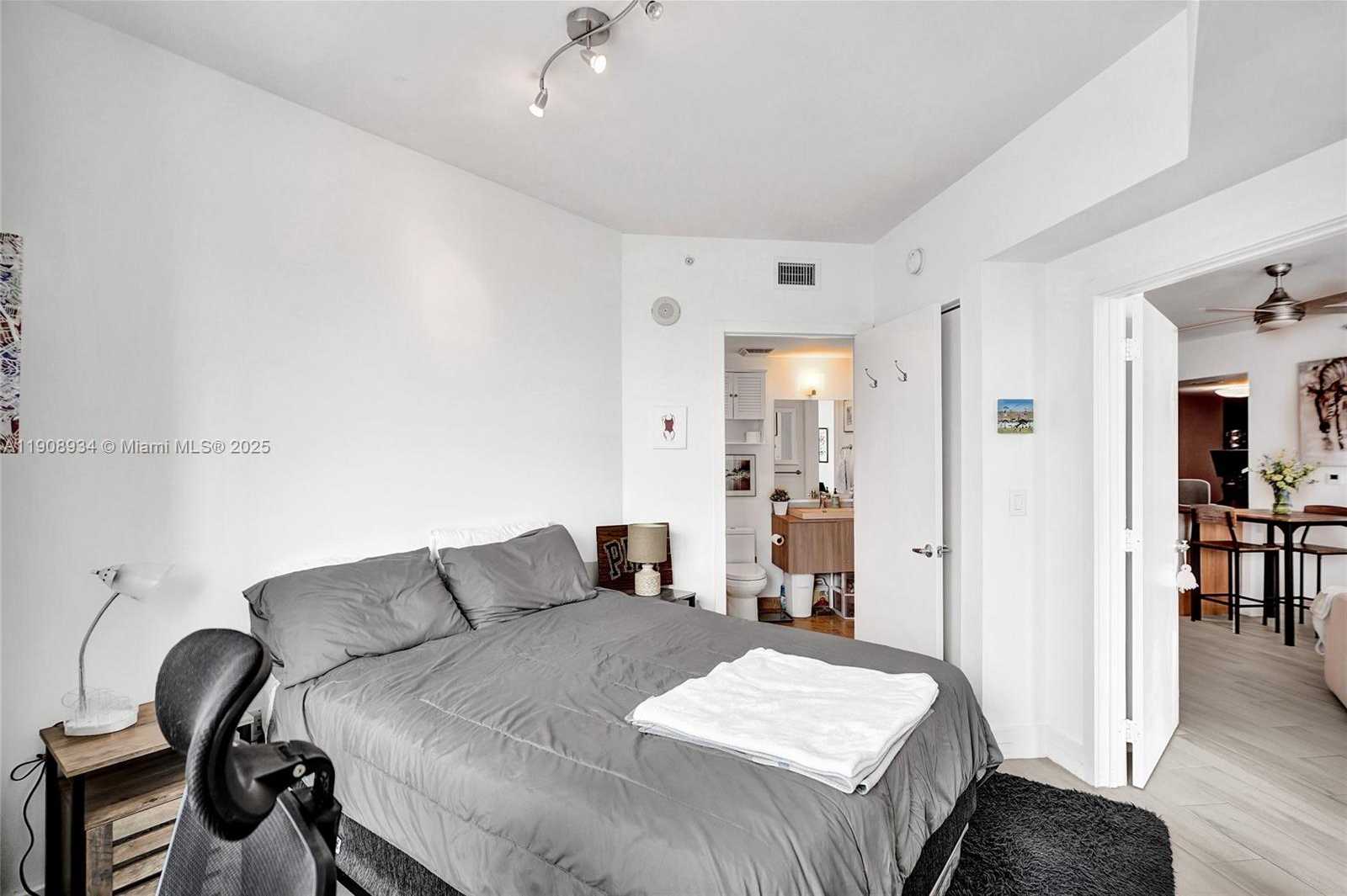 Small Image of 350 SOUTH MIAMI AVE #3205, Miami Number 15
