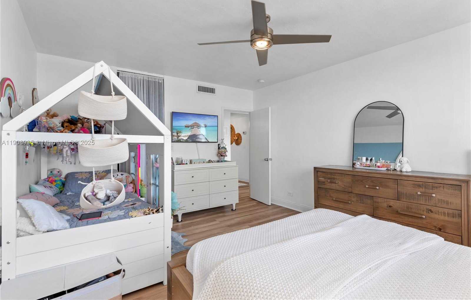 Small Image of 2451 BRICKELL AVE #16K, Miami Number 18