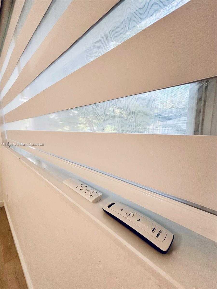 Small Image of El Portal Number 10