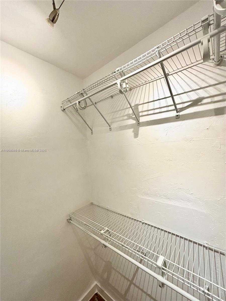 Small Image of El Portal Number 11