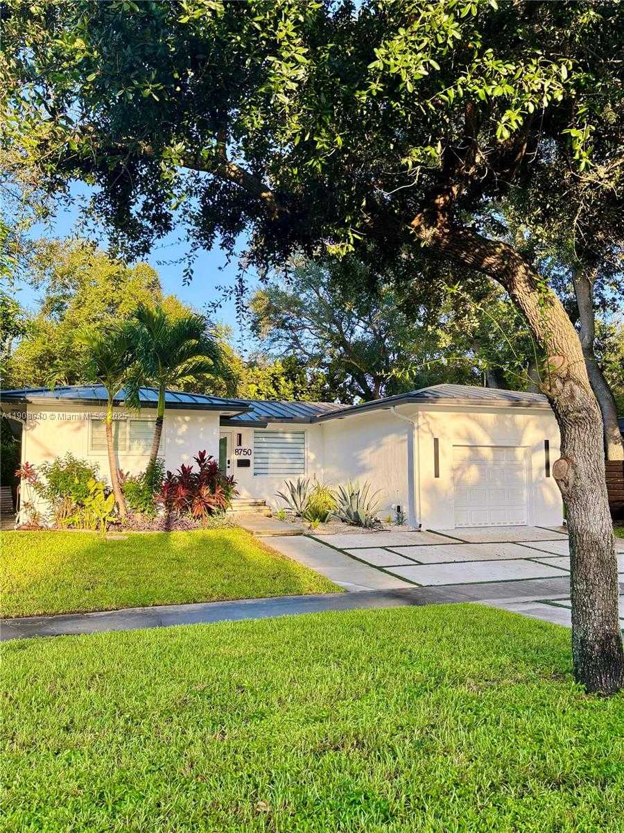 Small Image of El Portal Number 13