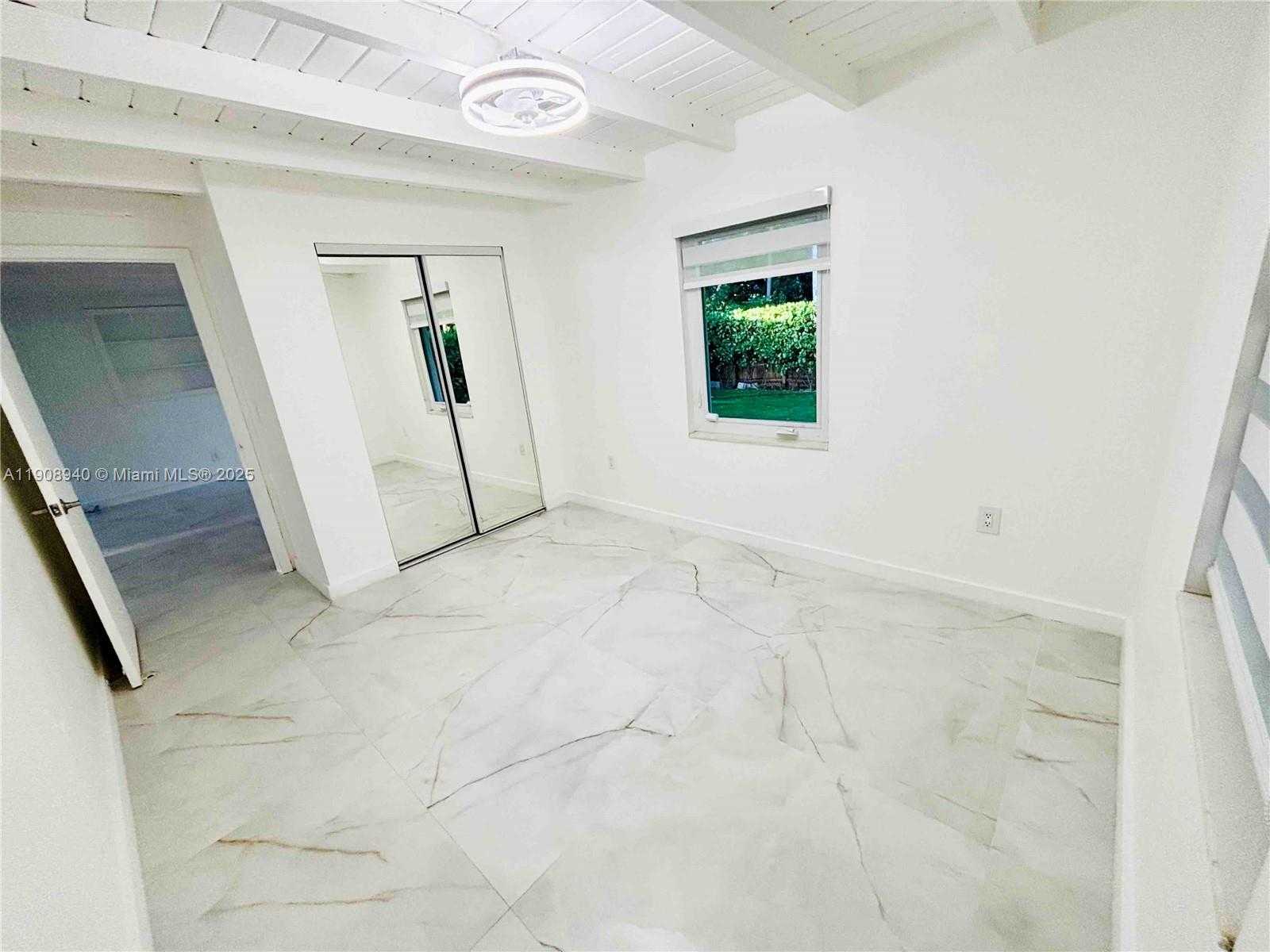 Small Image of El Portal Number 14