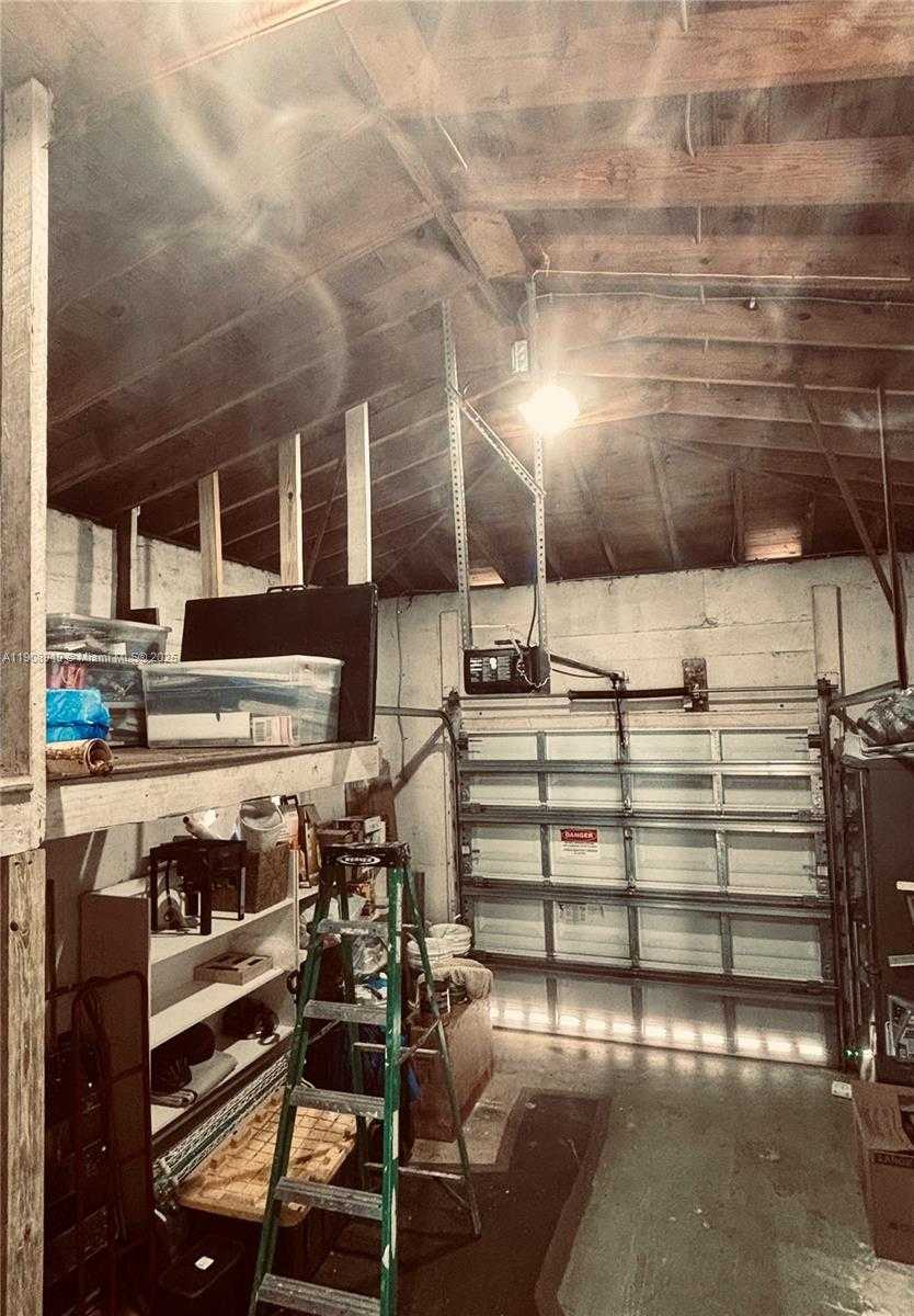 Small Image of El Portal Number 16