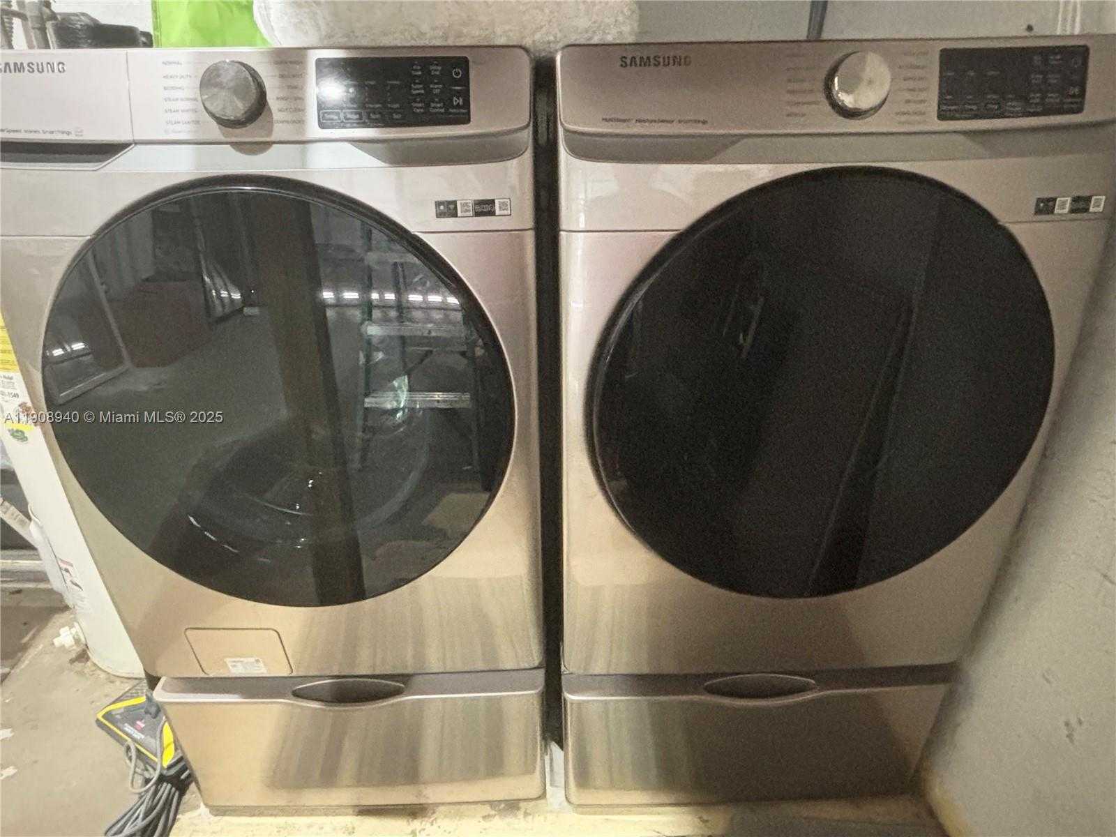 Small Image of El Portal Number 17