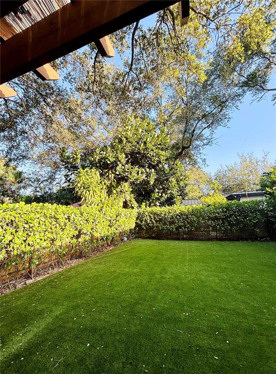 Small Image of El Portal Number 2