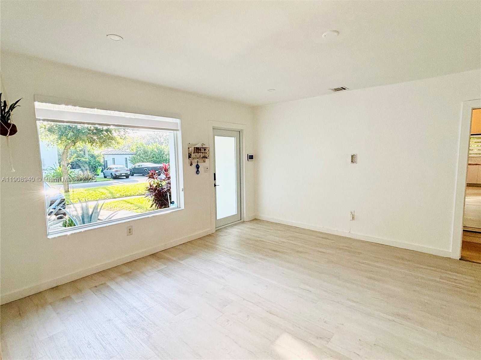 Small Image of El Portal Number 5