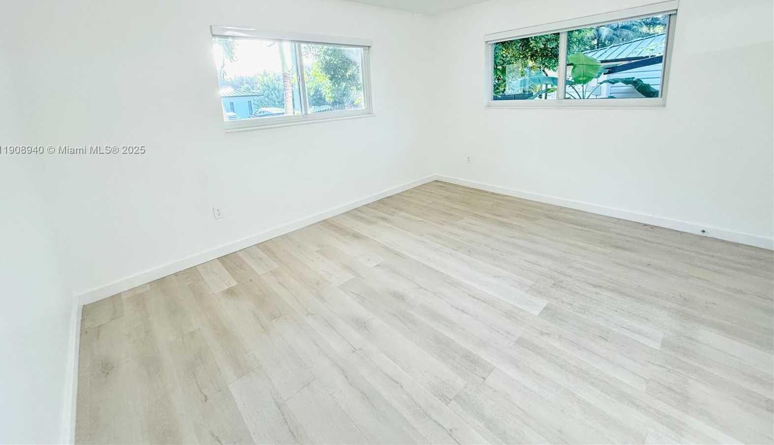 Small Image of El Portal Number 6