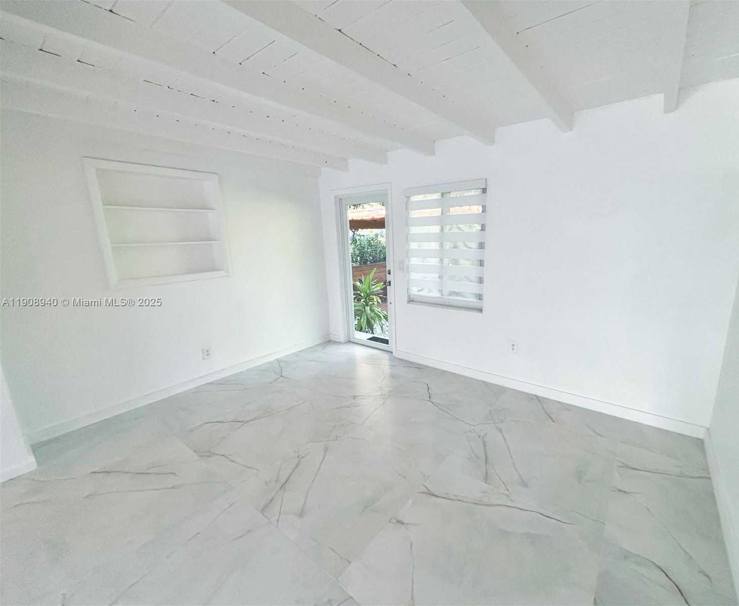 Small Image of El Portal Number 7