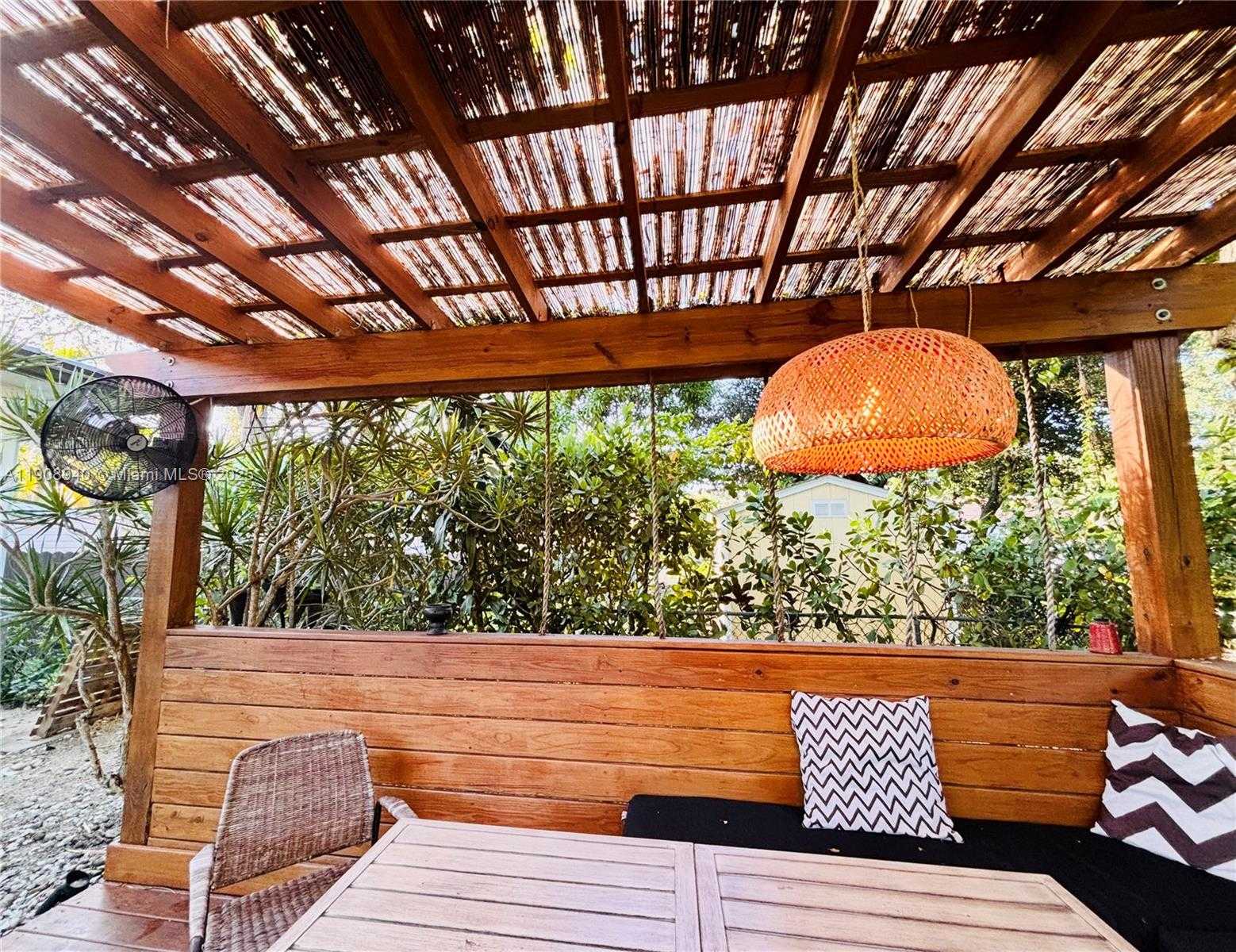 Small Image of El Portal Number 8