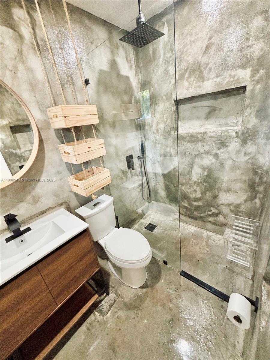 Small Image of El Portal Number 9