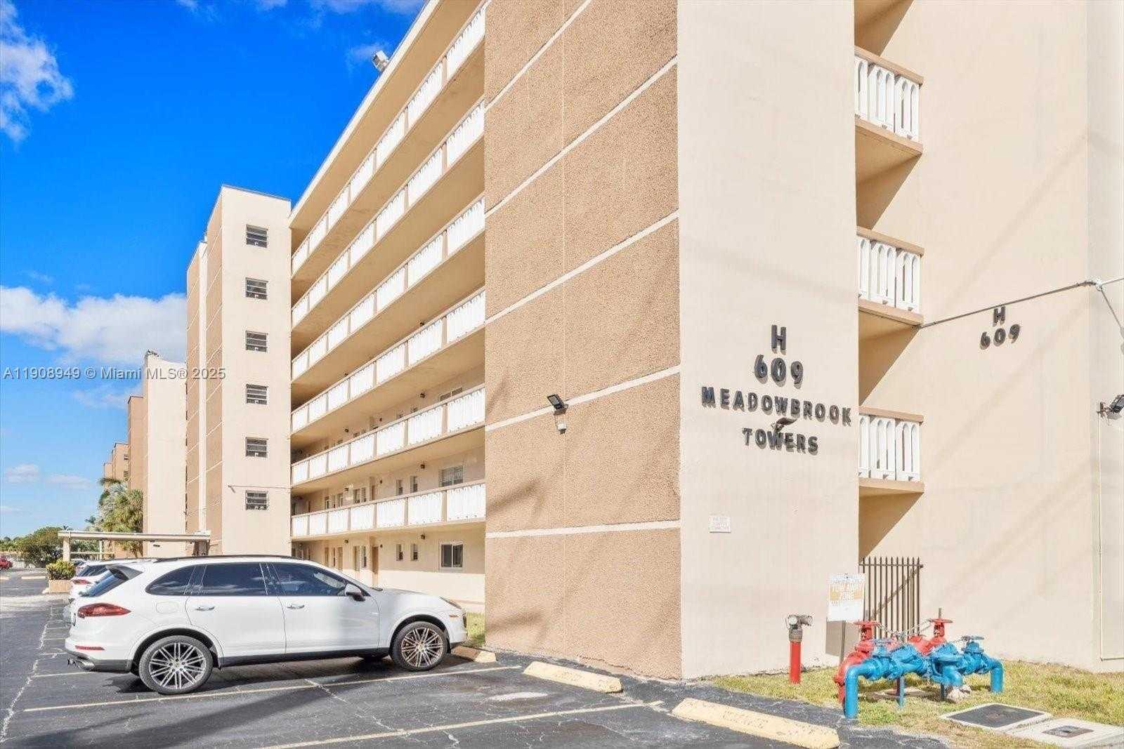 Small Image of 609 NORTH EAST 14TH AVE #105, Hallandale Beach Number 1