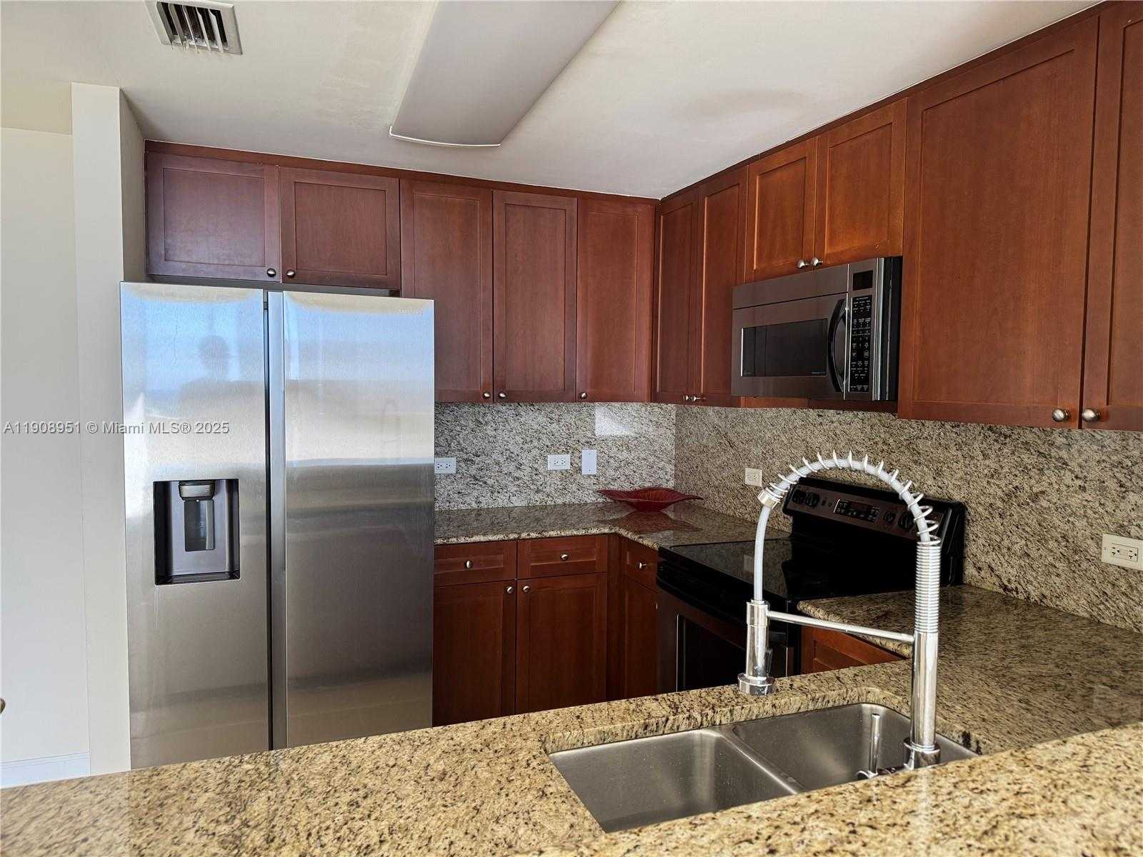 Small Image of 19501 WEST COUNTRY CLUB DR #PH-06, Aventura Number 5