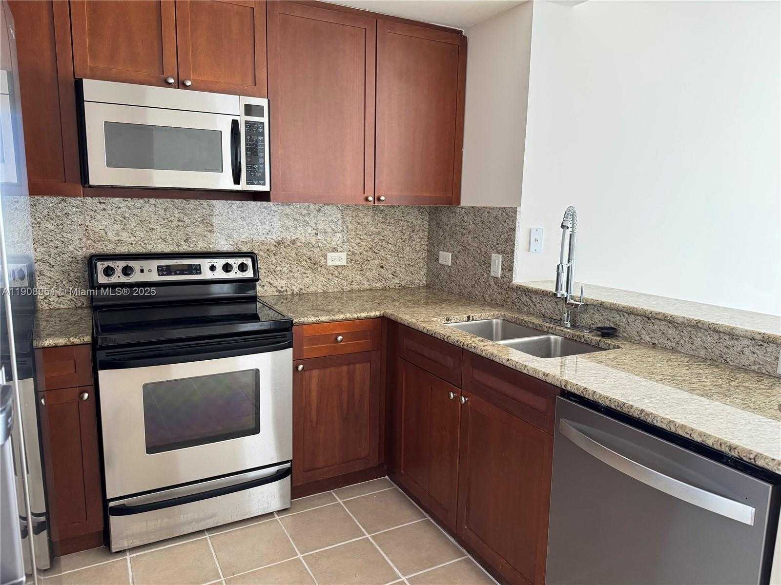 Small Image of 19501 WEST COUNTRY CLUB DR #PH-06, Aventura Number 6