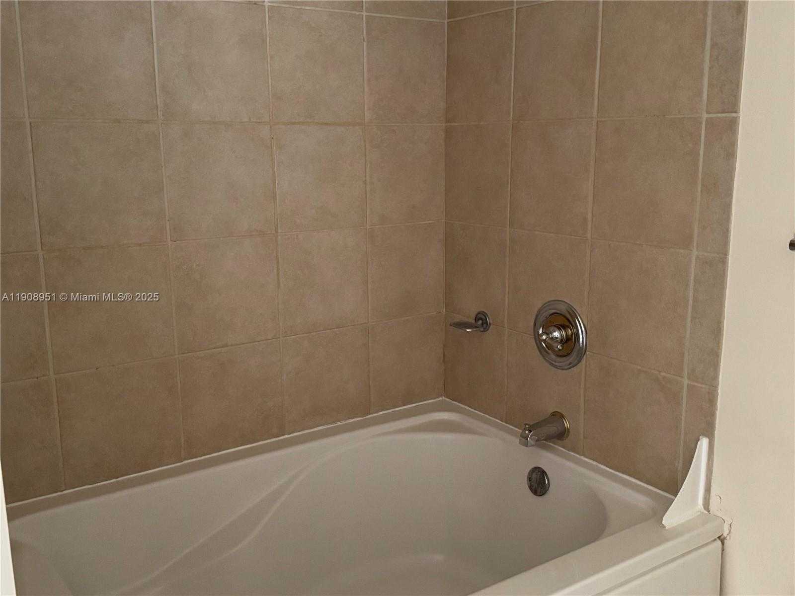 Small Image of 19501 WEST COUNTRY CLUB DR #PH-06, Aventura Number 9