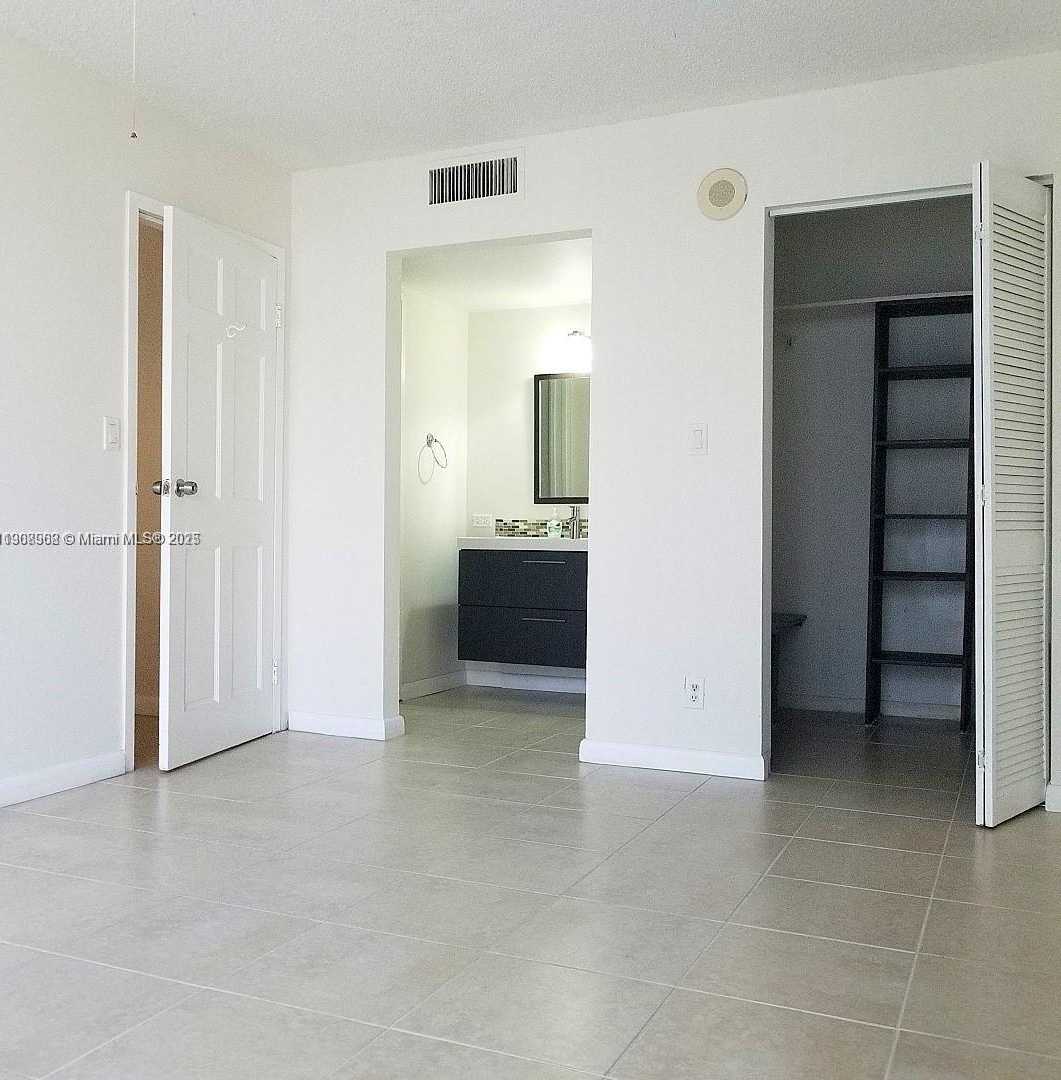 Small Image of 17021 NORTH BAY RD #728, Sunny Isles Beach Number 14