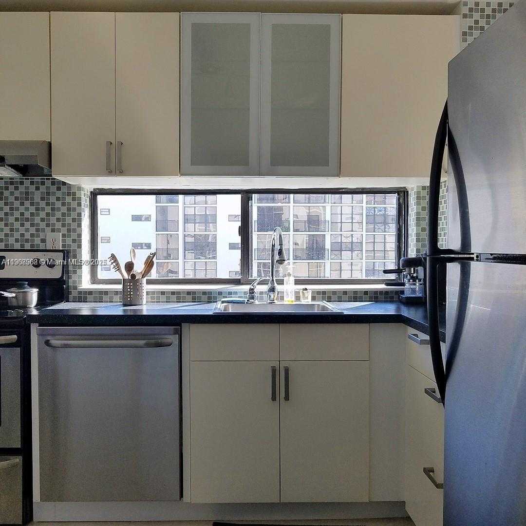 Small Image of 17021 NORTH BAY RD #728, Sunny Isles Beach Number 2