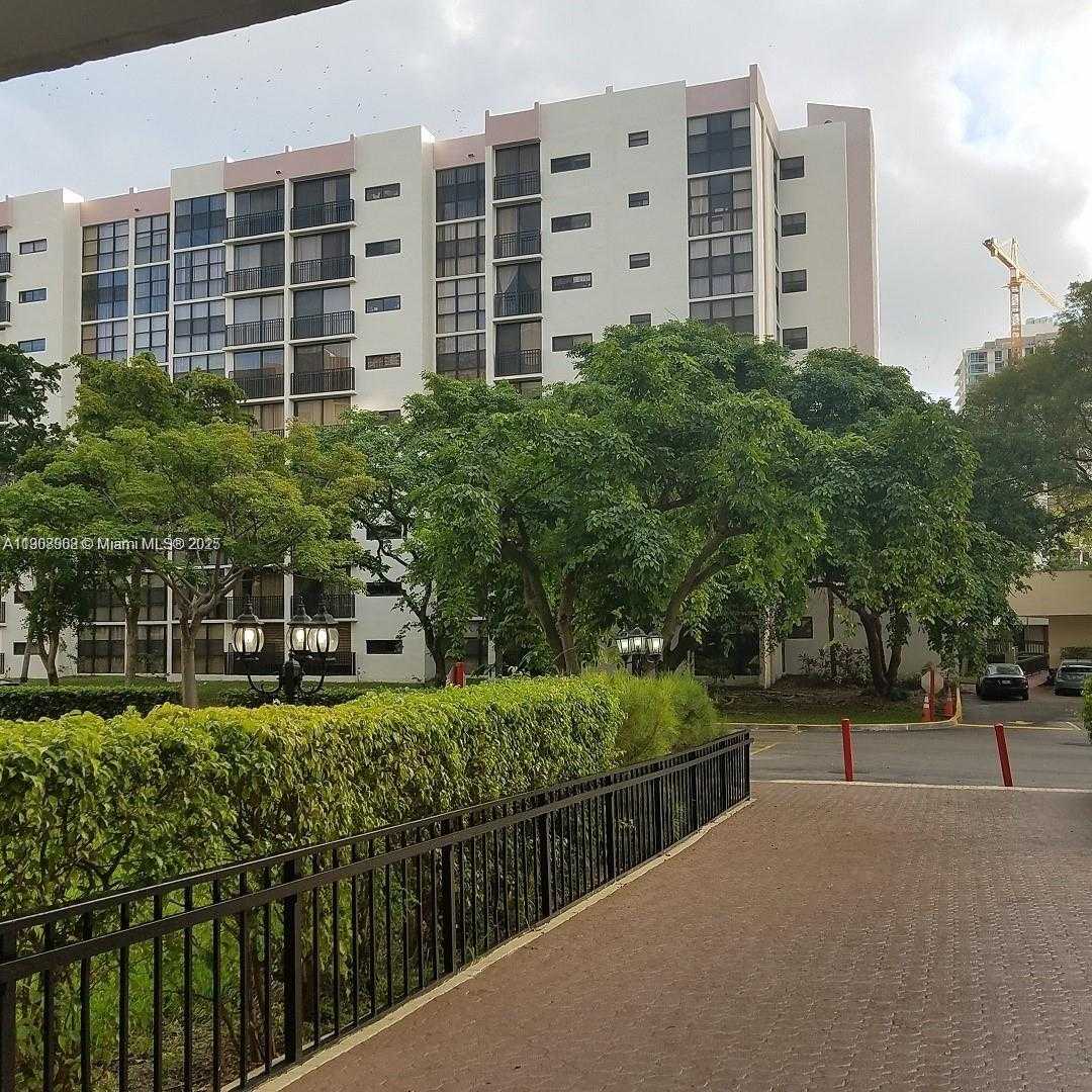 Small Image of 17021 NORTH BAY RD #728, Sunny Isles Beach Number 32