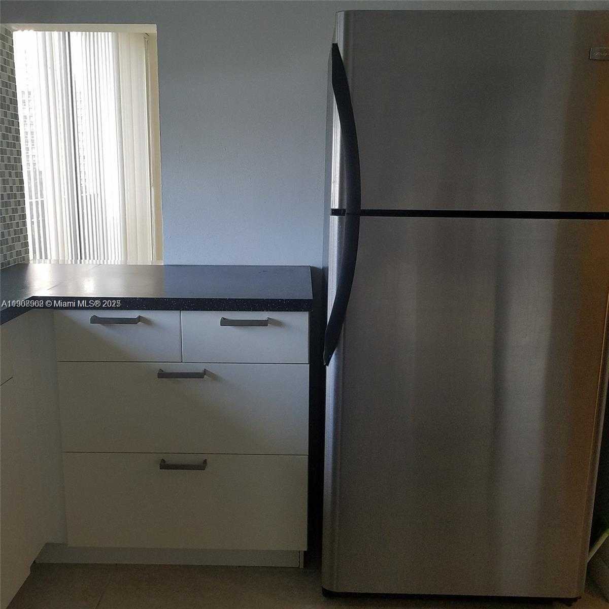 Small Image of 17021 NORTH BAY RD #728, Sunny Isles Beach Number 4