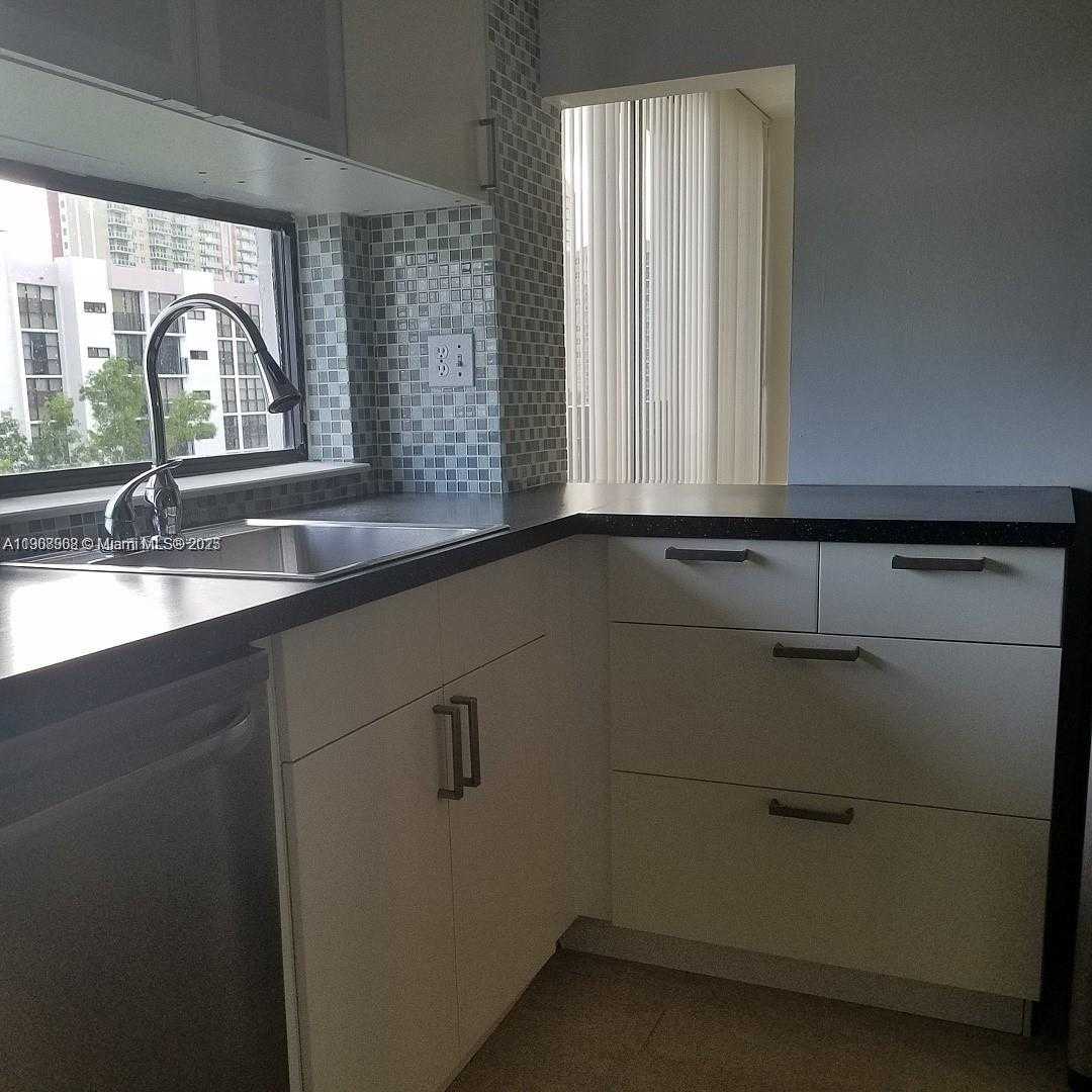 Small Image of 17021 NORTH BAY RD #728, Sunny Isles Beach Number 5